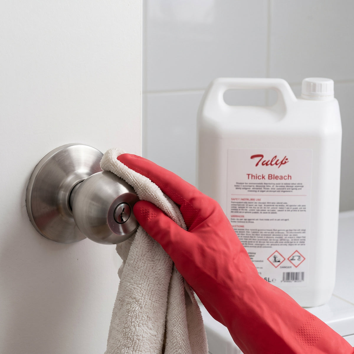 Tulip Thick Bleach applied to commercial washroom surfaces – hospitality sanitation – GSL Wholesaler